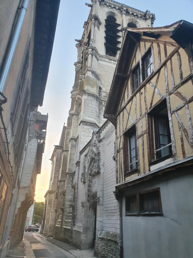 Le Logis Du Clocher Труа Екстер'єр фото